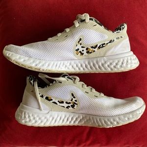 Nike Revolution 8.5 runners - like new